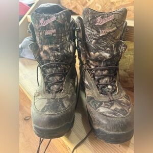 Danner Women's Insulated Camo Boots 1000gm insulated. Only wore a few times.